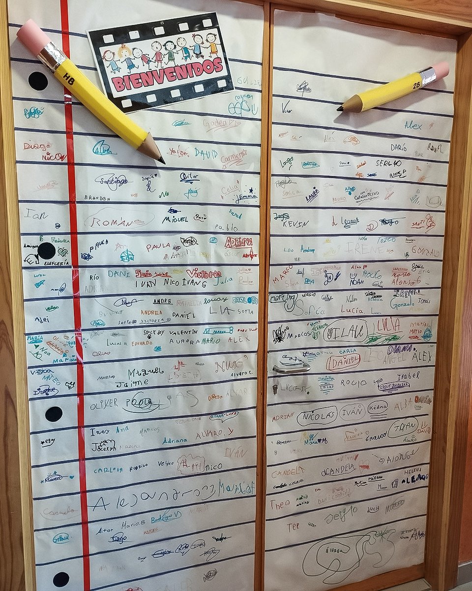 ColegioGaudem's tweet photo. Todo el alumnado de #Primaria, #EBO y #ProgramasProfesionales firma en la puerta de Proyecto Artístico. Así damos comienzo a nuestro curso escolar, con el compromiso de disfrutar del arte y aprender al máximo 🖌️🤩
#ColegioGaudem > #UnProyectoSingular en #Madrid #Barajas https://t.co/SlWSA8puIv