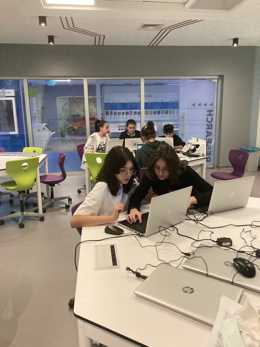 Tuzla Doğa Anadolu Lisesi öğrencileri “kulüp saatinde” Türk edebiyatının ölümsüz eserlerini animasyon filme dönüştürme ve hafıza teknikleri kullanarak eserleri akılda tutma çalışmaları yapmaya devam ediyor. 
<a href="/Emrahozcan6785/">Emrah Özcan</a> <a href="/MeltemCsr/">Meltem Cesur Kılıçaslan</a> <a href="/ali_aslisen/">Özgür Ali Aslışen</a>