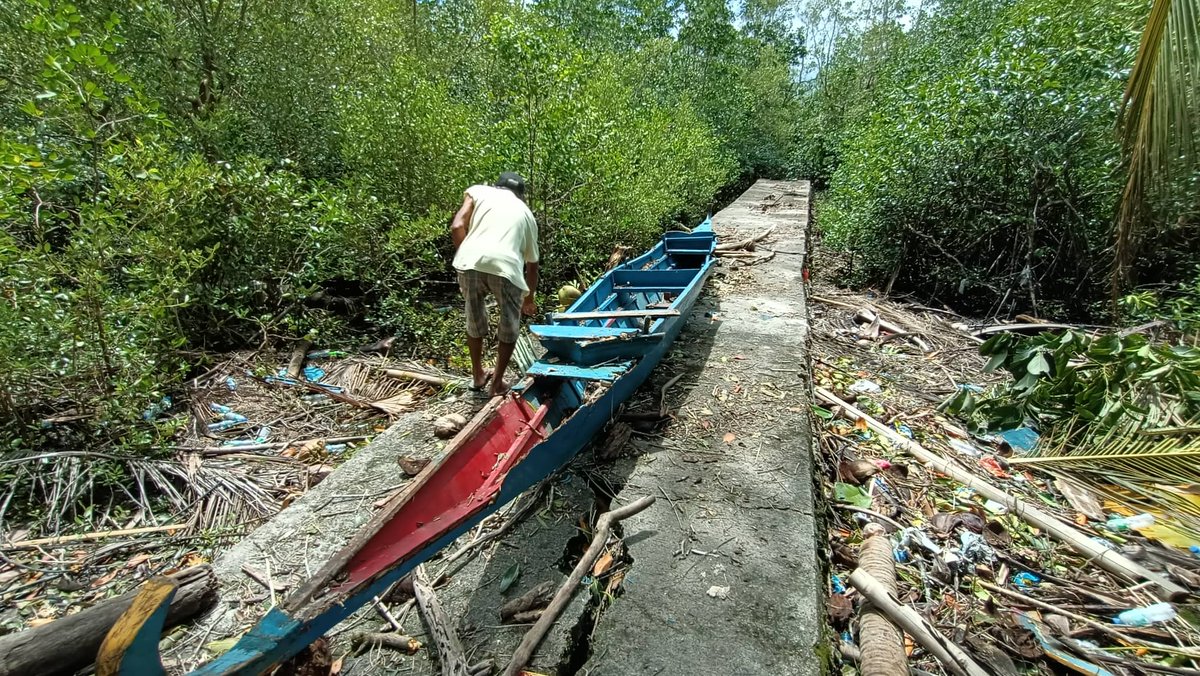 oxfamph's tweet photo. LOOK: More than 700 residents of Brgy. Salipsip, Polillo municipality in Quezon were affected by the onslaught of #TYKarding (#TYNoru). Around 100 houses were partially damaged while 5 were completely destroyed. (1/3)

📷 Community Organizers Multiversity https://t.co/UeE7KNqUQG