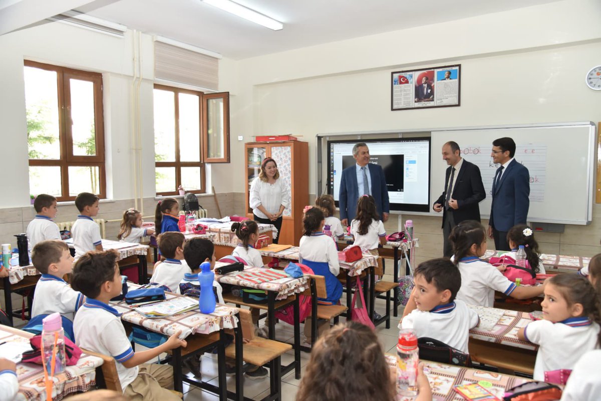 İl Millî Eğitim Müdürümüz Murat Yiğit, Selçuklu Alaeddin İlkokulunu ziyaret ederek okulda yürütülen çalışmalar hakkında bilgi aldı; öğretmen ve öğrencilerle sohbet etti.
<a href="/tcmeb/">Millî Eğitim Bakanlığı</a> <a href="/TCKonyaValiligi/">Konya Valiliği</a> <a href="/gokhanmurat1/">Murat YİĞİT</a> <a href="/selcukluilcemem/">Selçuklu İlçe Milli Eğitim Müdürlüğü</a> #Konyamem