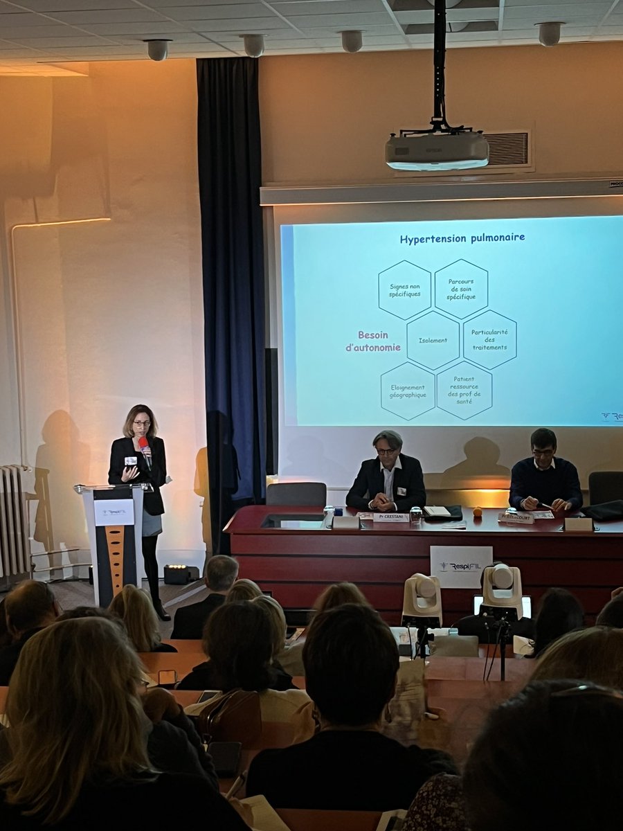 RespiFIL's tweet photo. 🔵 Marie-Camille Chaumais intervient sur la #Digitalisation du programme d’éducation thérapeutique de l’hypertension pulmonaire
#respifil #maladiesraresrespiratoires #HArPE https://t.co/nDEyz5Mf2c