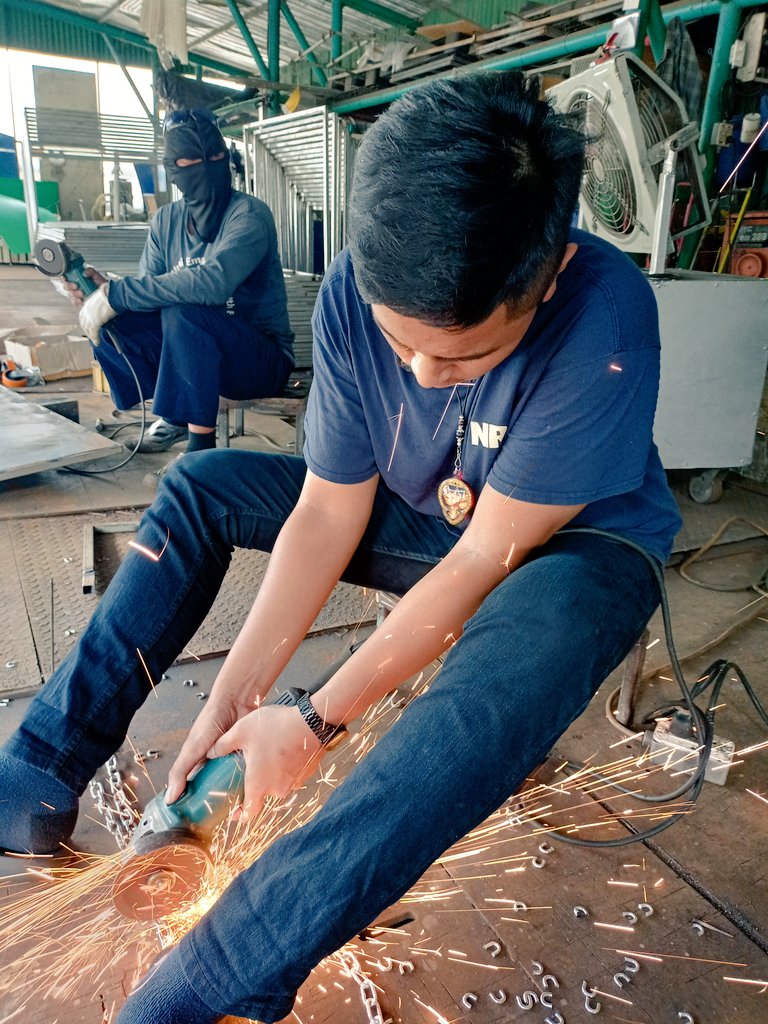 _thana130's tweet photo. ทำแต่งานไม่มีเวลาไปมีใครหล่อก🙏💰
#โสด #โคราช #รีทวิตให้ด้วยน้า https://t.co/haEM6EIJyd
