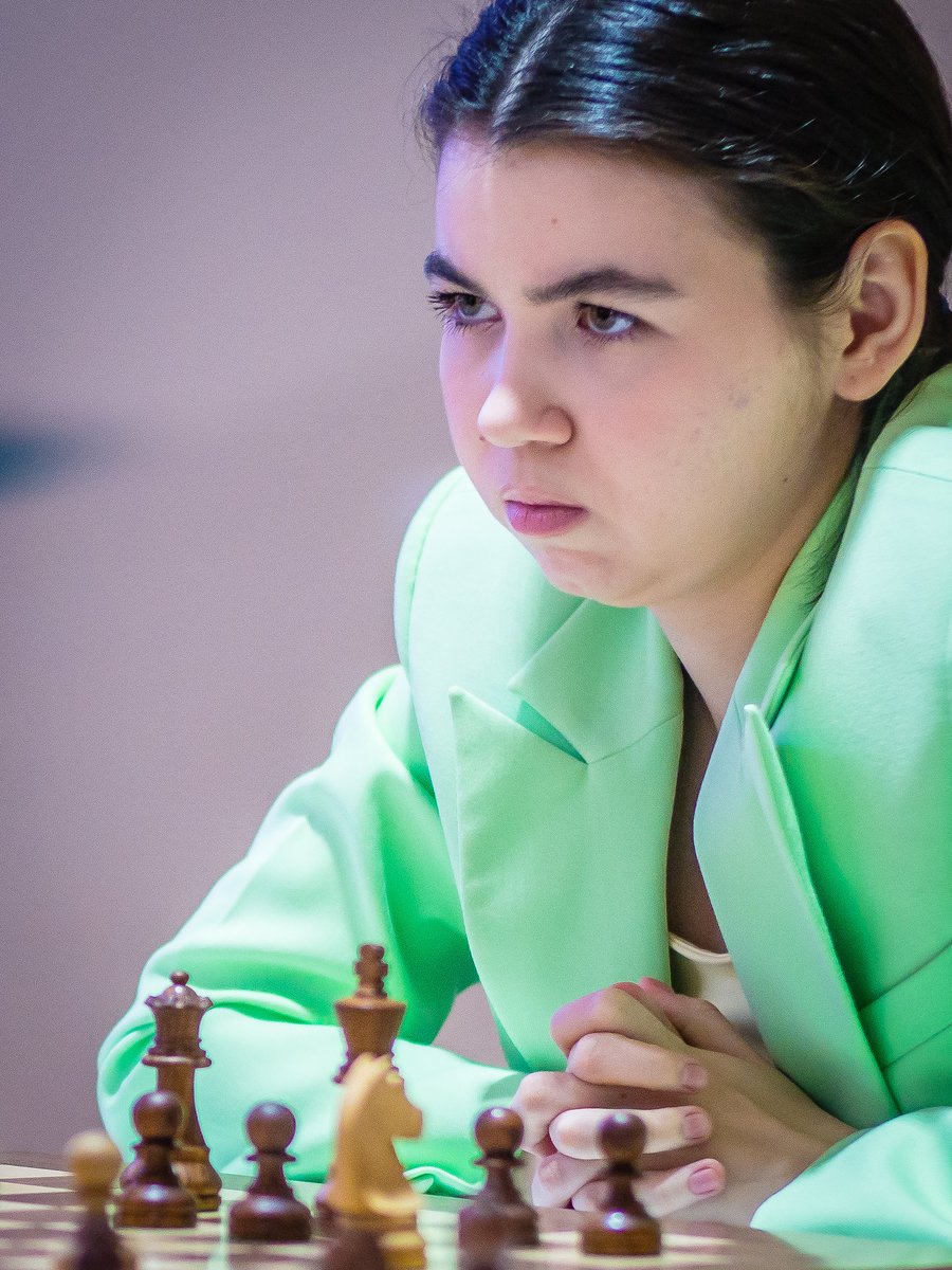 FIDE_chess's tweet photo. Zhansaya Abdumalik and Aleksandra Goryachkina repeat a well-known theoretical quick draw and assure themselves of an extra rest day.
Kateryna Lagno now has the chance to move into the sole lead if she defeats Zhu Jiner, who is currently in third place. #FIDEWomenGrandPrix https://t.co/iCVNyViokA