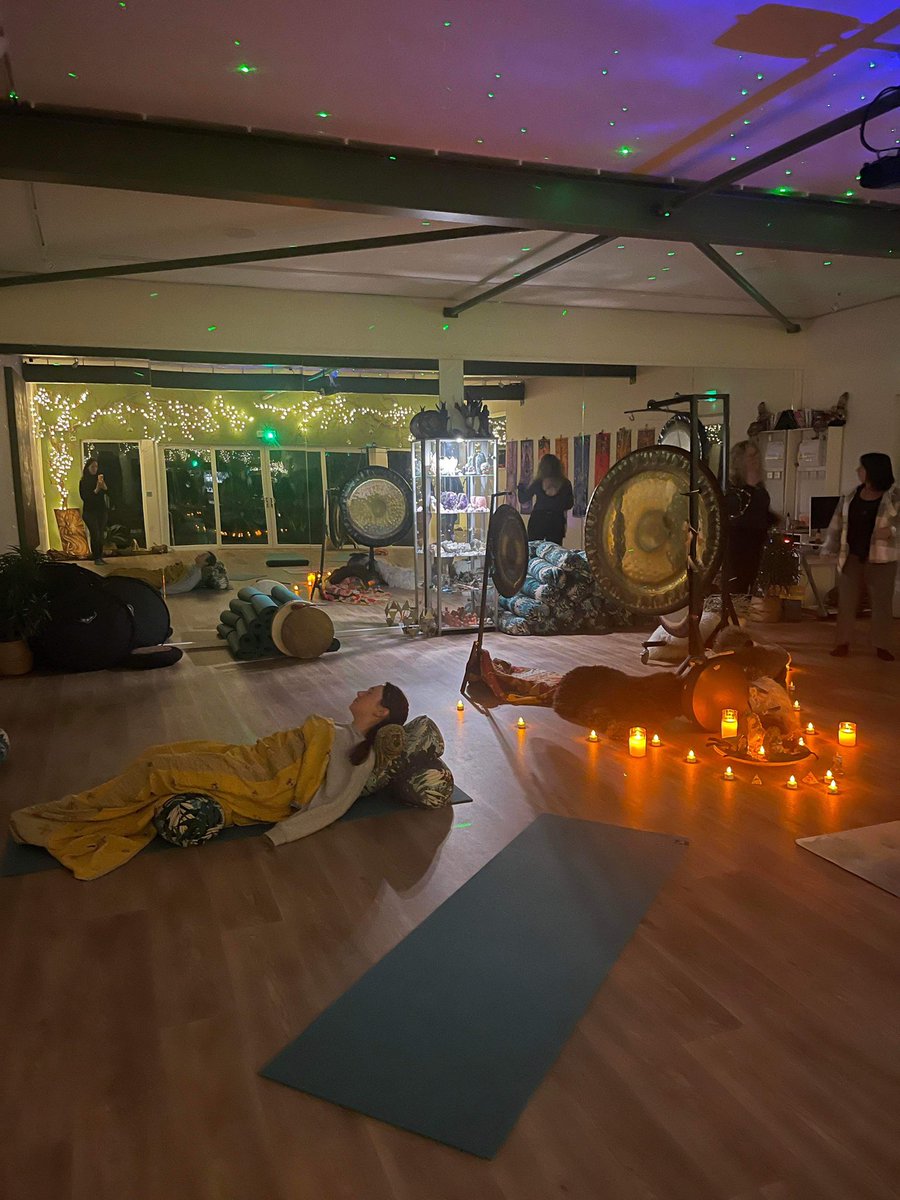 My first ever Gong bath! 

Total relaxation is very hard for me to achieve but this was a such a magical, relaxing haven of sounds and guided meditation.

When’s the next one?! 🧡✨ 
#gongs #meditate #gongbath #meditation #relaxation #mindbodysoul