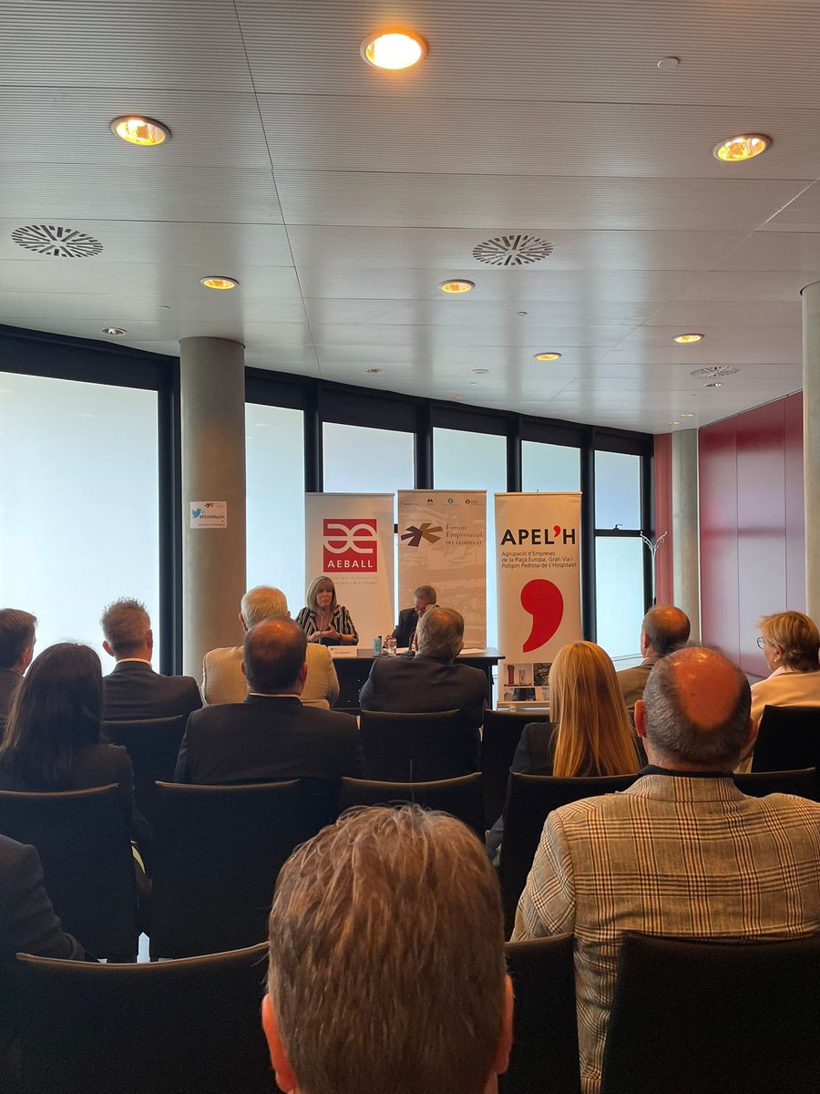 Firstworkplaces's tweet photo. Nuestro CEO @OscarGarTo y Sergio, #salesmanager de los centros #First de #BCN, han asistido al #evento de @AEBALL_UPMBALL en @HotelPortaFira para charlar en los desayunos del @FEmLlobregat junto con la #alcaldesa de L’Hospitalet @nuriamarinlh
—
#FEmMarín #FEmForum #FEmLLobregat https://t.co/kcQRfCWI0V