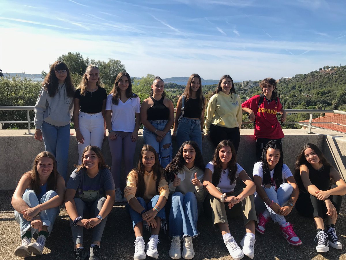LyceeCostebelle's tweet photo. Programme Picasso Mob : les correspondants espagnols des élèves de spécialité LLCE espagnol sont arrivés ! Ils passeront 4 semaines au lycée de Costebelle avant de recevoir les élèves français en novembre prochain. ¡ Bienvenidos a todos ! https://t.co/6JZJbBgEj1