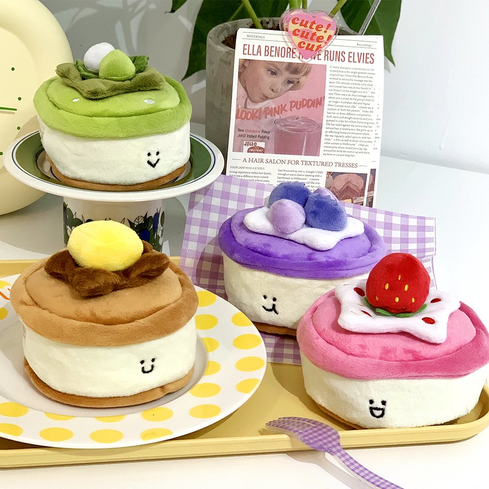 mooncomb09shop's tweet photo. 와앙 케이크 동전지갑

보들보들 귀여워 보이는 동전지갑 친구들이에요 흰색 크림에 얼굴이 달려있어 더욱 귀여운 친구들이에요 위에 얹어진 오브제들도 너무 귀엽답니다

수요조사 참여는 RT+❤ https://t.co/LZ2Nk5lv3C
