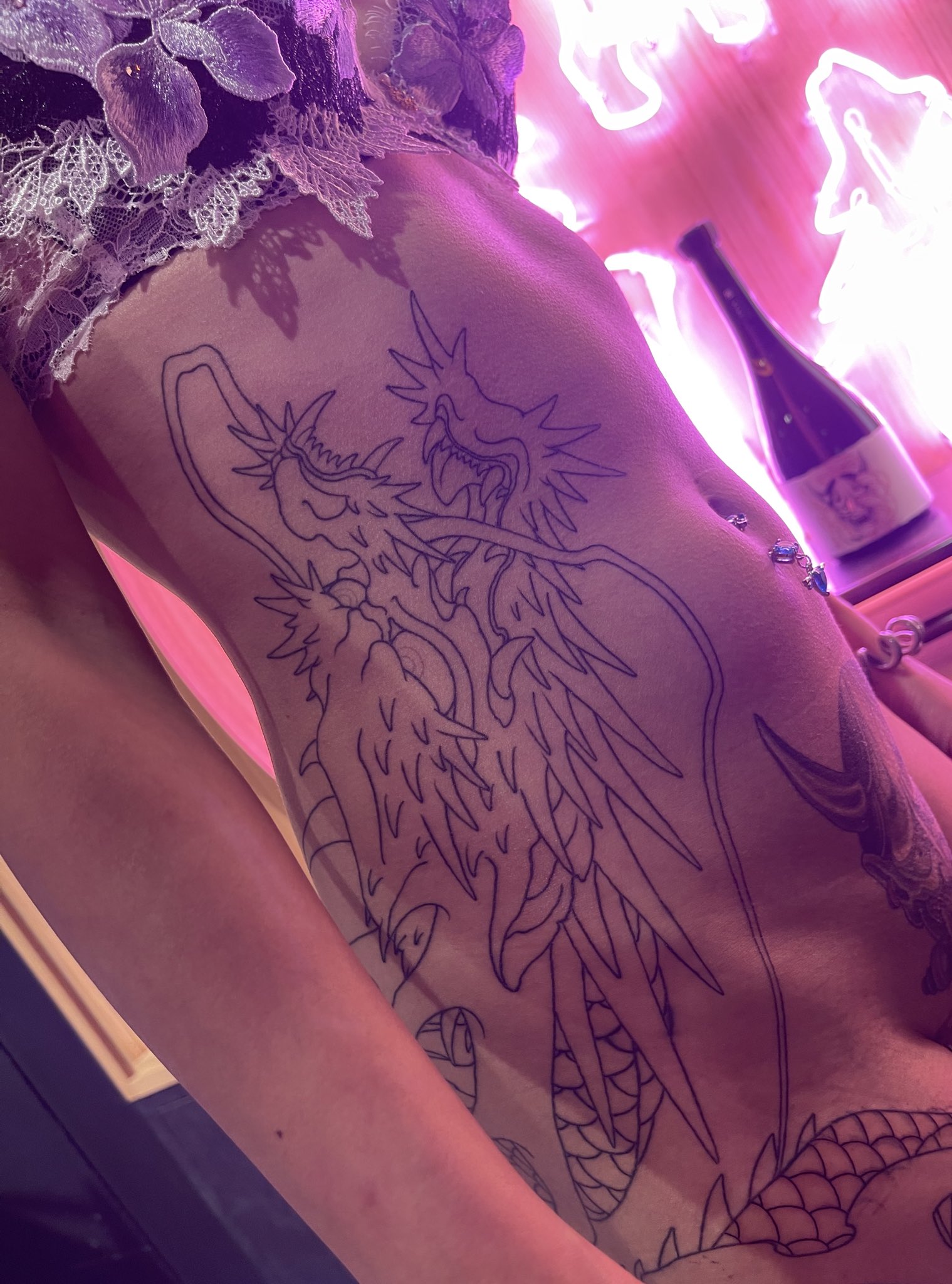 刺青 女 陰部 / X