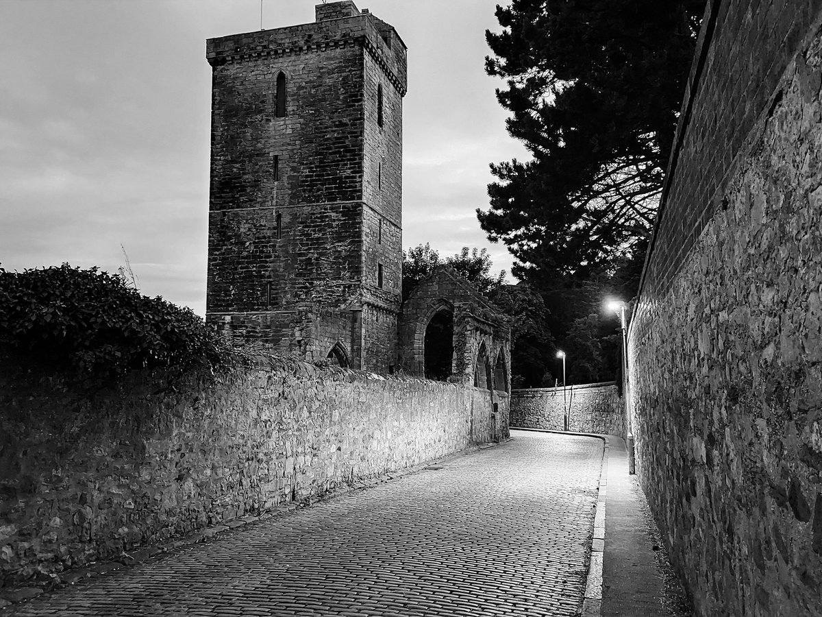 Hike1000miles's tweet photo. Yes, there is something about black and white photography πππΈ
#getoffthechair #adventure #outdoors #photography #blackandwhite #bnw #architecture #history #heritage #urban #streetphotography #nightcity #travel #culture #discovery https://t.co/Uv1mP6aWKp