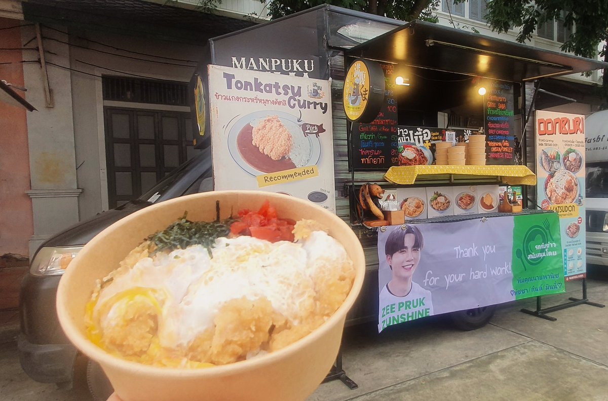 Npwk3's tweet photo. รถกับข้าวสนับสนุนโดย #ทีมคุณนายพานิช #พัชชา #กันต์ #มินนี่ #ZEEPRUKZUNSHINE #Thankyouforyourhardwork #รับจัดเลี้ยงนอกสถานที่ #อีเวนท์ #event #party #officeparty #foodsupport #อิ่มหมีฟู้ดทรัค #ข้าวแกงกะหรี่ #curryrice #manpukukumaimmee https://t.co/CZJH0fP0Ie