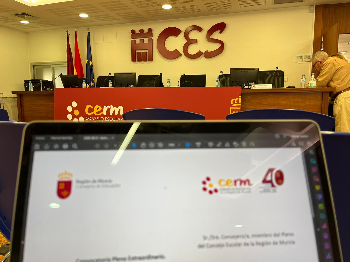 #INSTITUCIONAL | El pdte de #FAMPACE, Rafael Martínez, en la elección del nuevo presidente del Consejo Escolar de la Región de Murcia #CERM, José Francisco Parra. Nos ponemos a su disposición para seguir trabajando juntos en propuestas que redunden en la mejora de la Educación👍