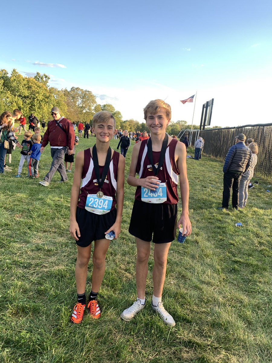 LJHSXC's tweet photo. Beautiful night for a run at Hopewell! @LJHSAD https://t.co/QPAbbVg8mk