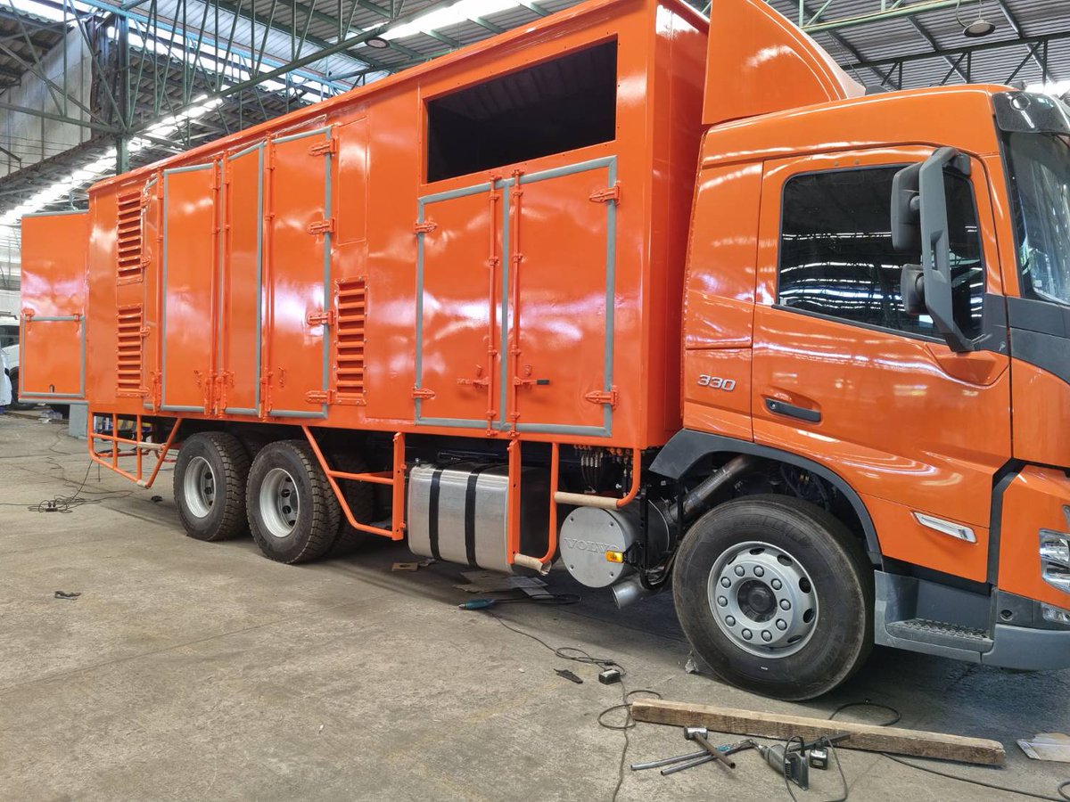 PrismPowerUK's tweet photo. Successful completion of mobile power solutions for our esteemed client in Thailand in collaboration with our friends at HiGen. Our mobile solutions incorporate 400kVA Rotary UPS together with 500kW gensets.
#mobilepowersolutions #power https://t.co/vTeLLCM1jd