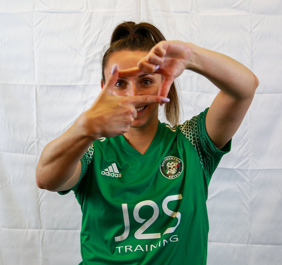 girltinyshooter's tweet photo. Girls just wanna have fun!
 Back behind the lens, this time with @SotonAztecs for a shoot capturing new contents for them.. 
.
#futsal #notcamerashy #lifebehindthelens https://t.co/NnDzA2TIba