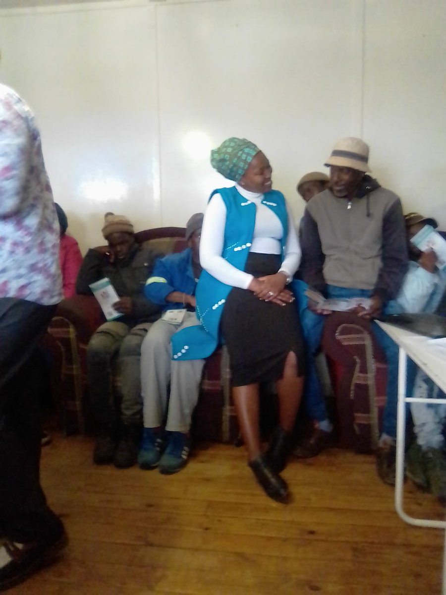 IS_FSC's tweet photo. English will follow.
Sibenomnye umhlangano  omhle noncomekayo nabasebenzi bakaThembalethu kumandi uchitha ixesha nabasebenzi bako Thembalethu.
We had an other amazing meeting with Thembalethu. It is always great to spend time with you and your employees.
#ISFSC #Thembalethu https://t.co/FQvMD31ujg