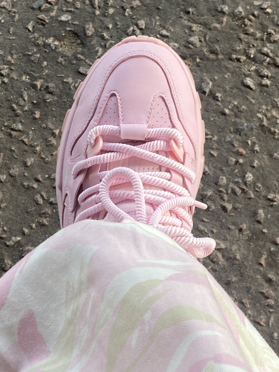 MummyBehz's tweet photo. My perfect attire for meeting my granddaughter thanks to @notwoways @Callux 💖 https://t.co/0wsJUIjSj0