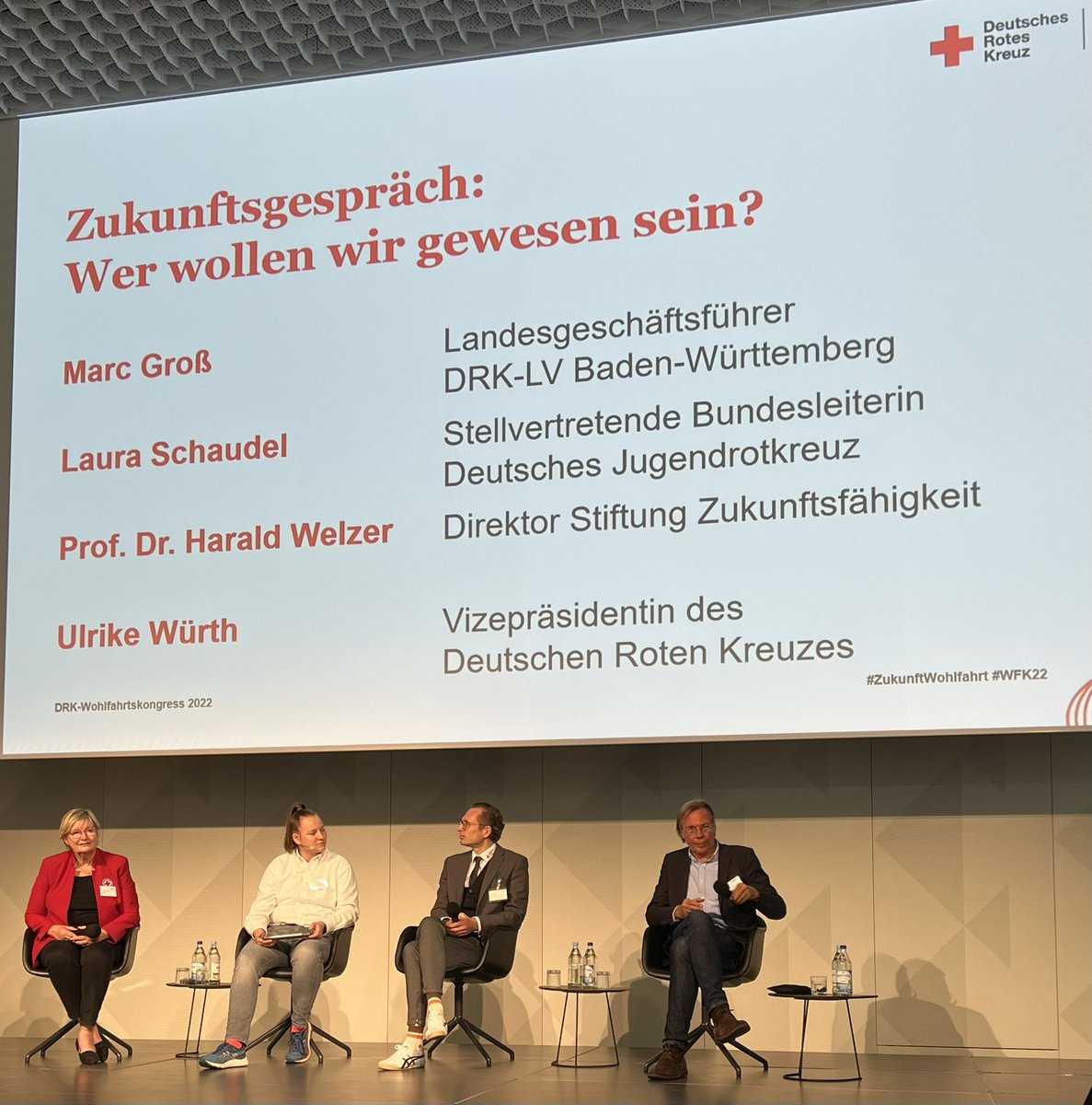 Podiumsdiskussion beim #DRK #Wohlfahrtskongress „Zukunft ist JETZT“ aktiv 2 Tage im <a href="/FuturiumD/">Futurium</a> in #Berlin - „wer wollen wir gewesen sein?“ <a href="/roteskreuz_de/">Deutsches Rotes Kreuz</a>  #ZukunftWohlfahrt #WFK22 @Digital_im_DRK <a href="/Deutsches_JRK/">Deutsches Jugendrotkreuz</a>