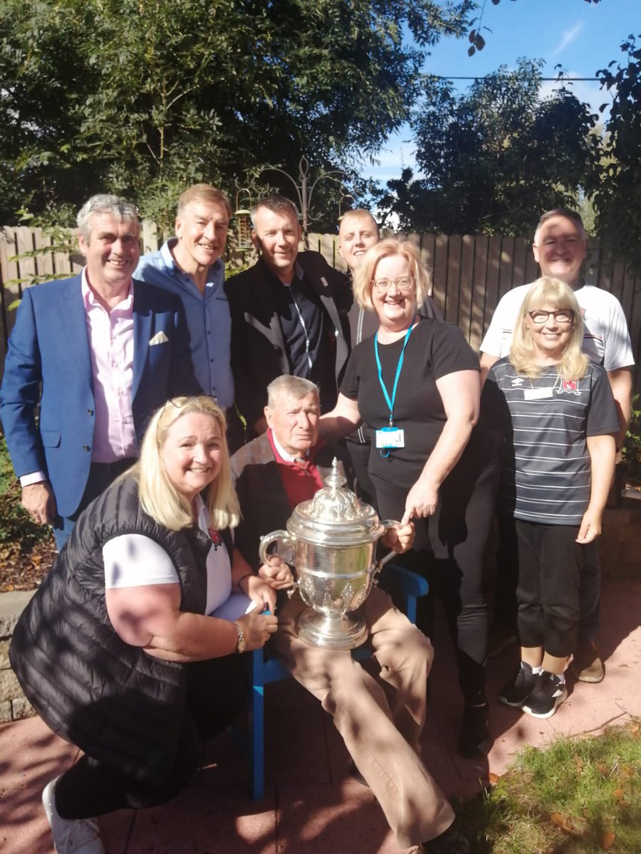 Great to have the Extra.ie FAI Men's Cup visit Jim McLaughlin in the brilliant The Birches centre in Dundalk last weekend. 

So many memories with the Cup ❤️