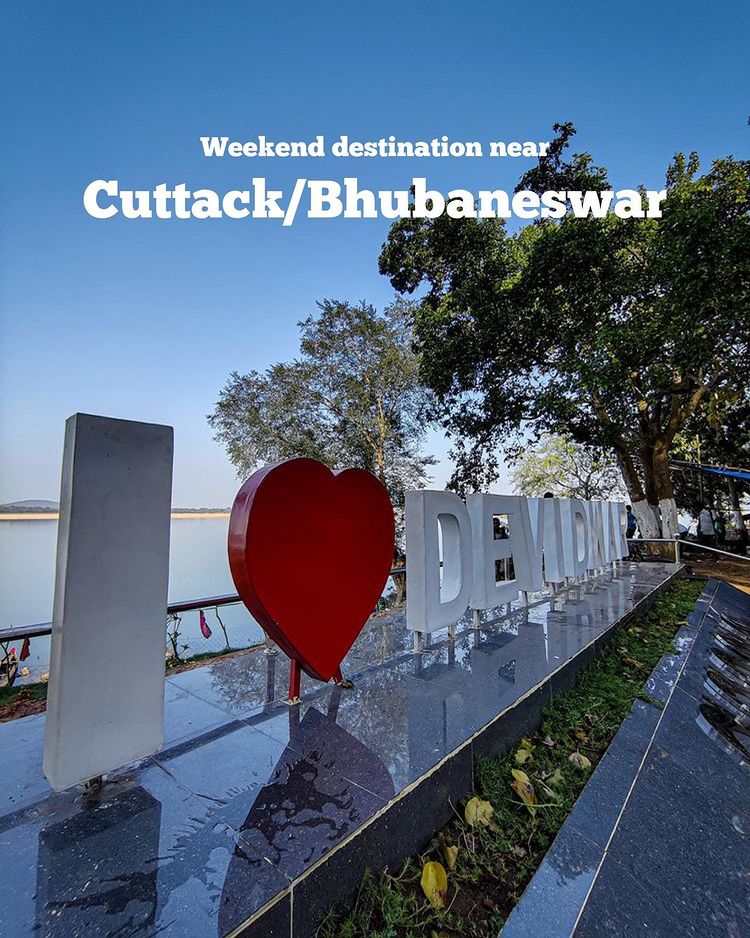 PureOdisha's tweet photo. 📍 Devidwar, Gayalbanka is a good destination for weekend outing in Cuttack and Bhubaneswar.
The Devi Dwar tourist spot in Banki-Dampada block is an upcoming destination best visited during the monsoons. It lies on the bank of Mahanadi river.
#banki #odishadiaries #devidwar https://t.co/jP5pSSrcAv