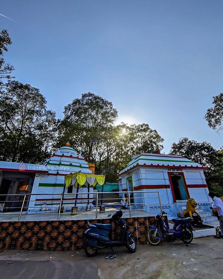 PureOdisha's tweet photo. 📍 Devidwar, Gayalbanka is a good destination for weekend outing in Cuttack and Bhubaneswar.
The Devi Dwar tourist spot in Banki-Dampada block is an upcoming destination best visited during the monsoons. It lies on the bank of Mahanadi river.
#banki #odishadiaries #devidwar https://t.co/jP5pSSrcAv