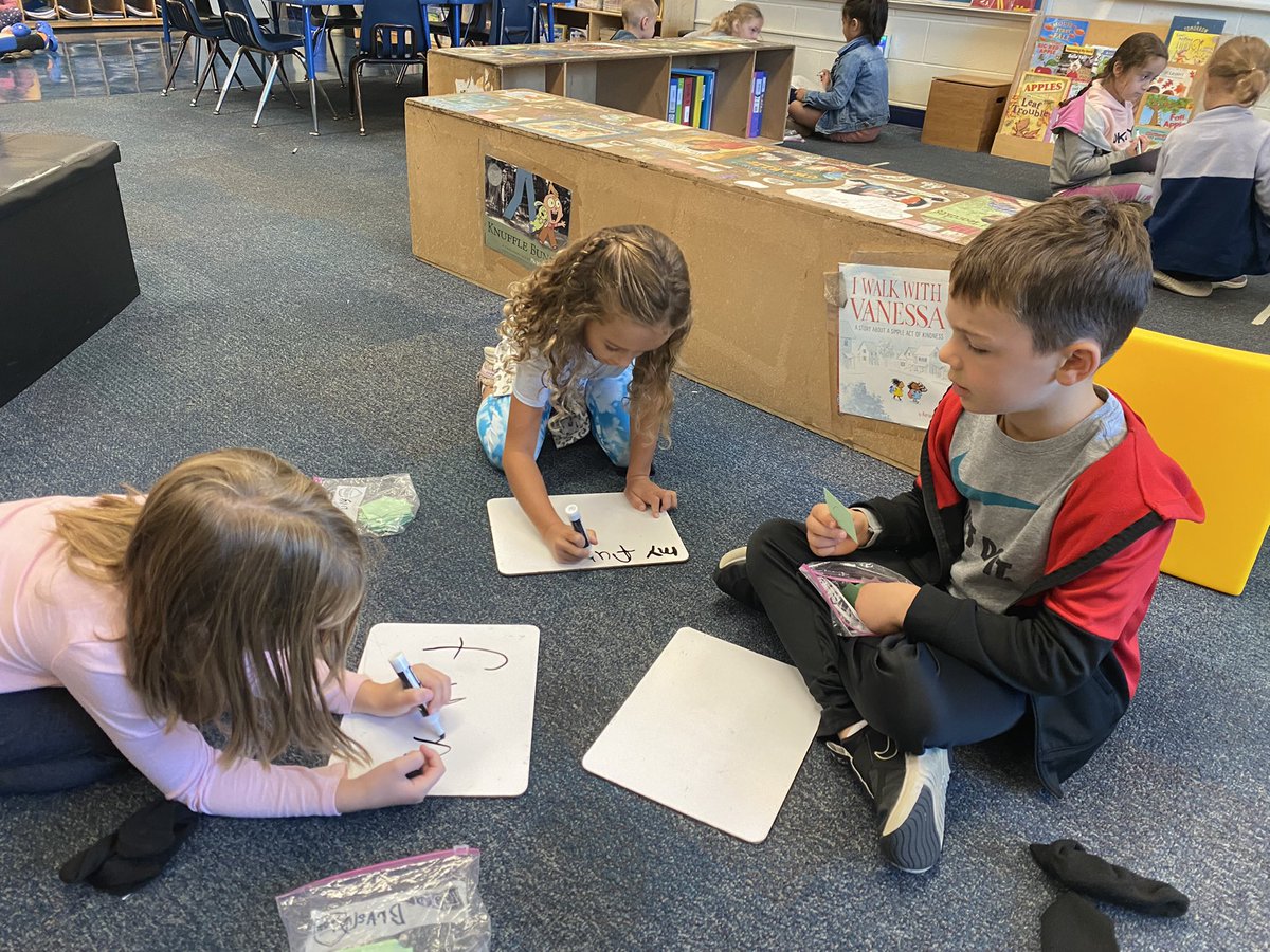 MusserPenny's tweet photo. Practicing reading and writing snap words with friends  @Creeksidetweet #WEareLakota #NeedToSucceedCECS #snapwords https://t.co/YU22QPguqx