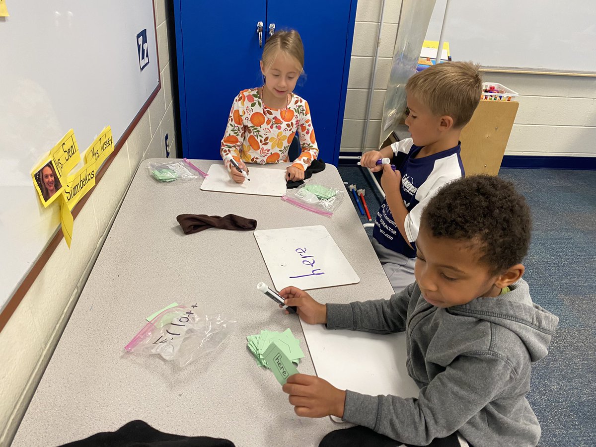MusserPenny's tweet photo. Practicing reading and writing snap words with friends  @Creeksidetweet #WEareLakota #NeedToSucceedCECS #snapwords https://t.co/YU22QPguqx