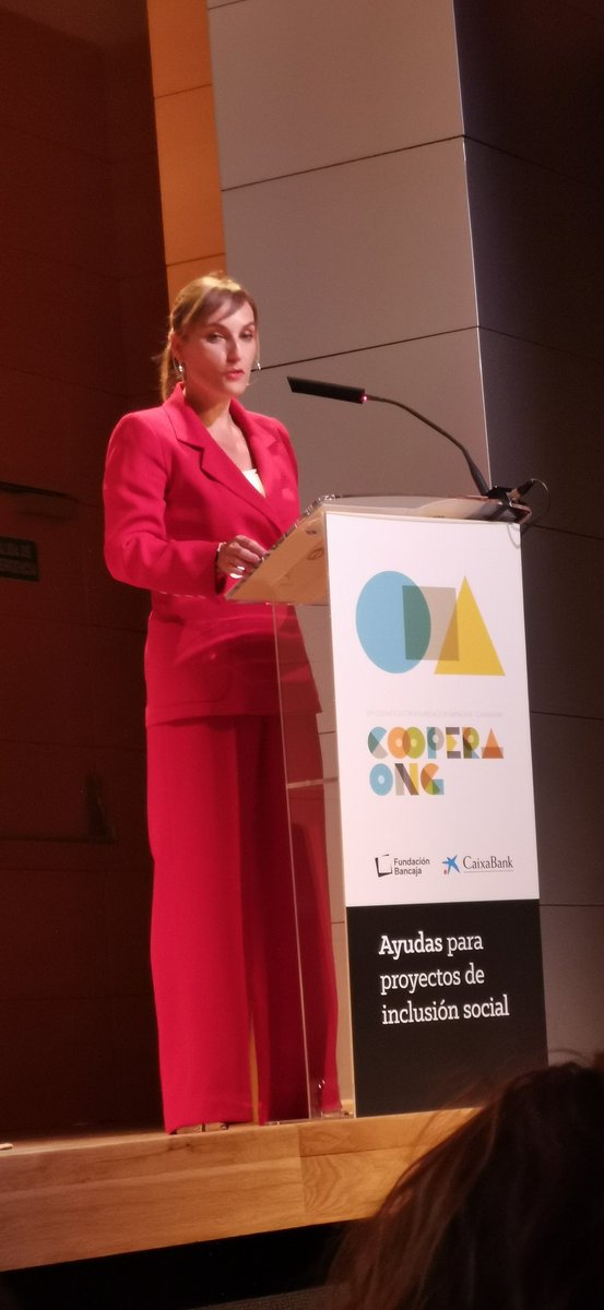 Bouty_Elhadri's tweet photo. En el acto de entrega de la 20ª Convocatoria #CooperaONG Gracias @FundacionBcja por apoyar el programa #LaRuta para la inserción laboral de colectivos vulnerables. https://t.co/hHT9rVNlYn