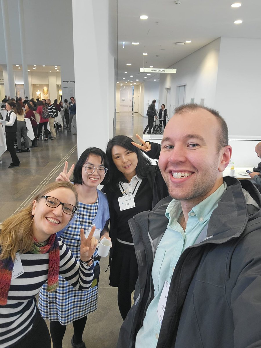 Day 2 of #4GPCRnet: cakes and talks still excellent,learning a lot about adhesion #GPCRs, nanobodies, Alphafold2, photopharmacology ✨