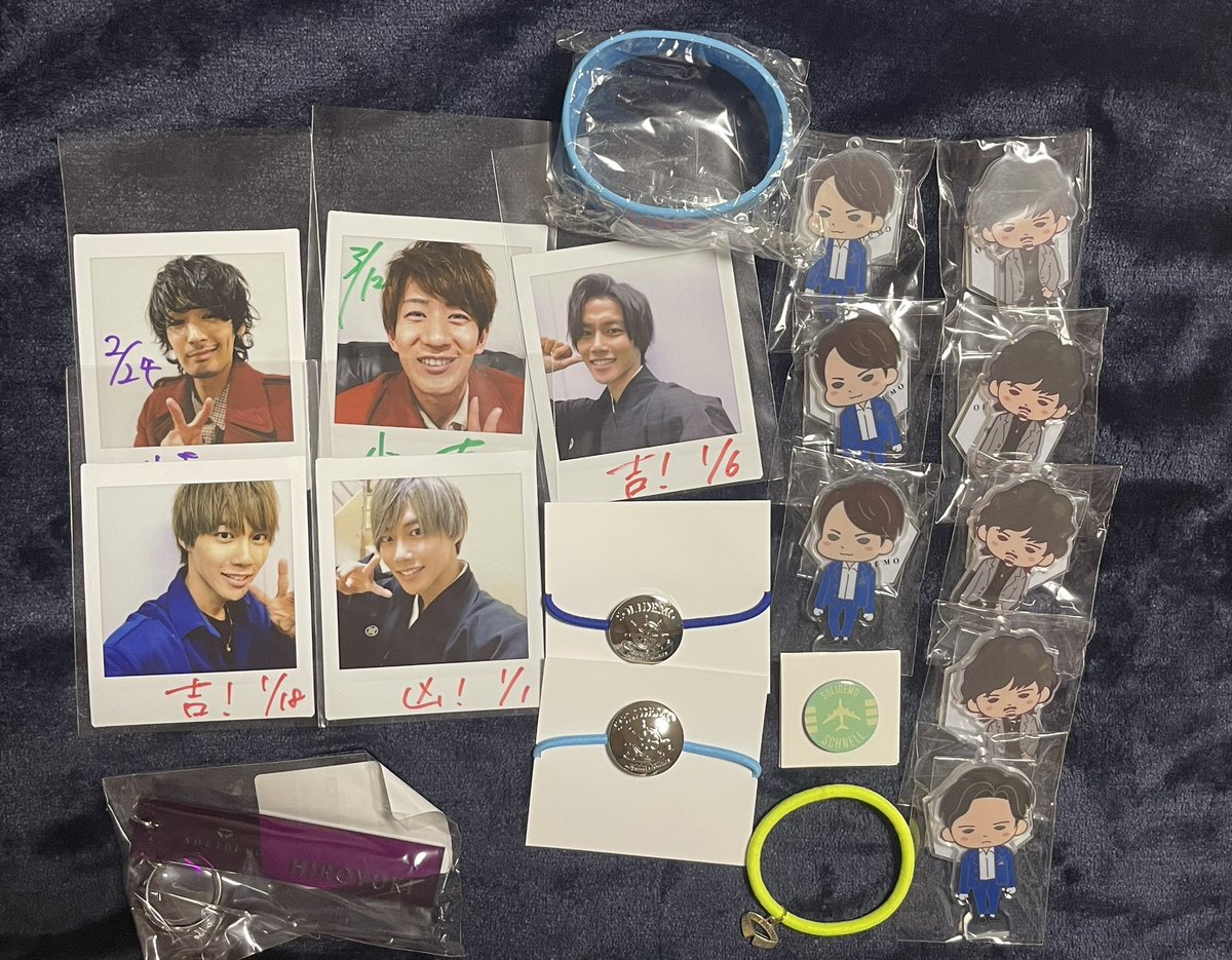 k_soli_a6's tweet photo. SOLIDEMO チェキ、過去グッズお譲り致します。
明日の会場又は郵送でのお取引とさせて頂きます。

ピンバッジは変色している為シュネルグッズ購入させれ方に先着でプレゼント致します。

求▷▶▷チェキ(定価).アクスタ(300円).ヘアゴム(300円).キーホルダー(500円)

#SOLIDEMO https://t.co/pc6r9MxvEh