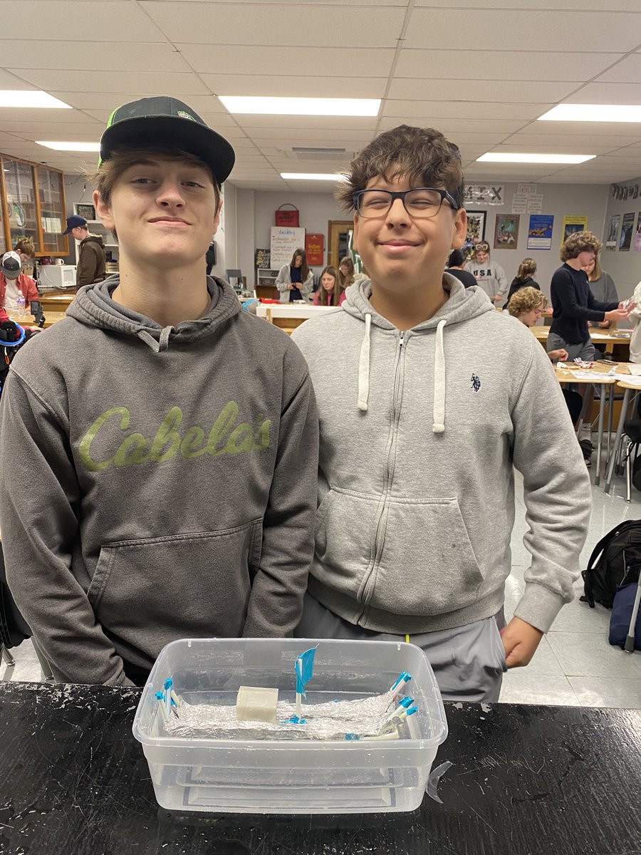 MrsWulfertFHS's tweet photo. It’s a beautiful day to build Speed Boats!!! Check out these kiddos and their successful boats. #theknightway 🚤 https://t.co/zHBjKLjyEC