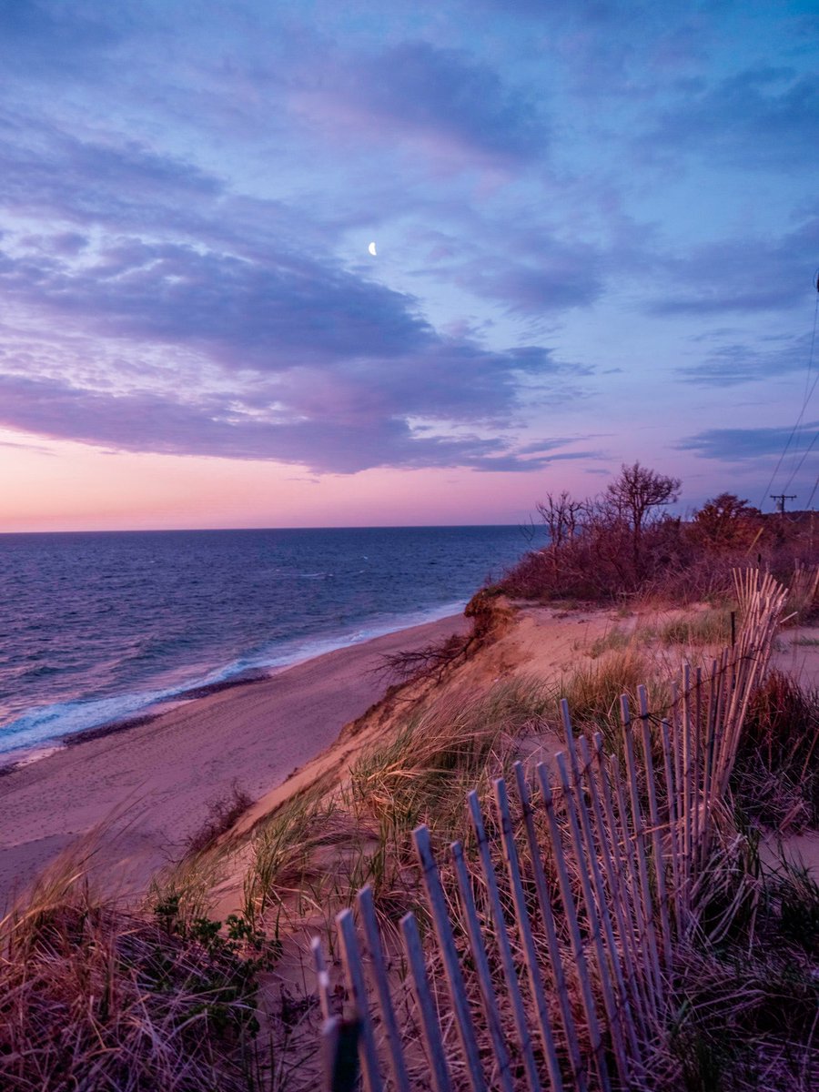 nev_in_color's tweet photo. blue hour in cape cod. https://t.co/TpecYgFeHf