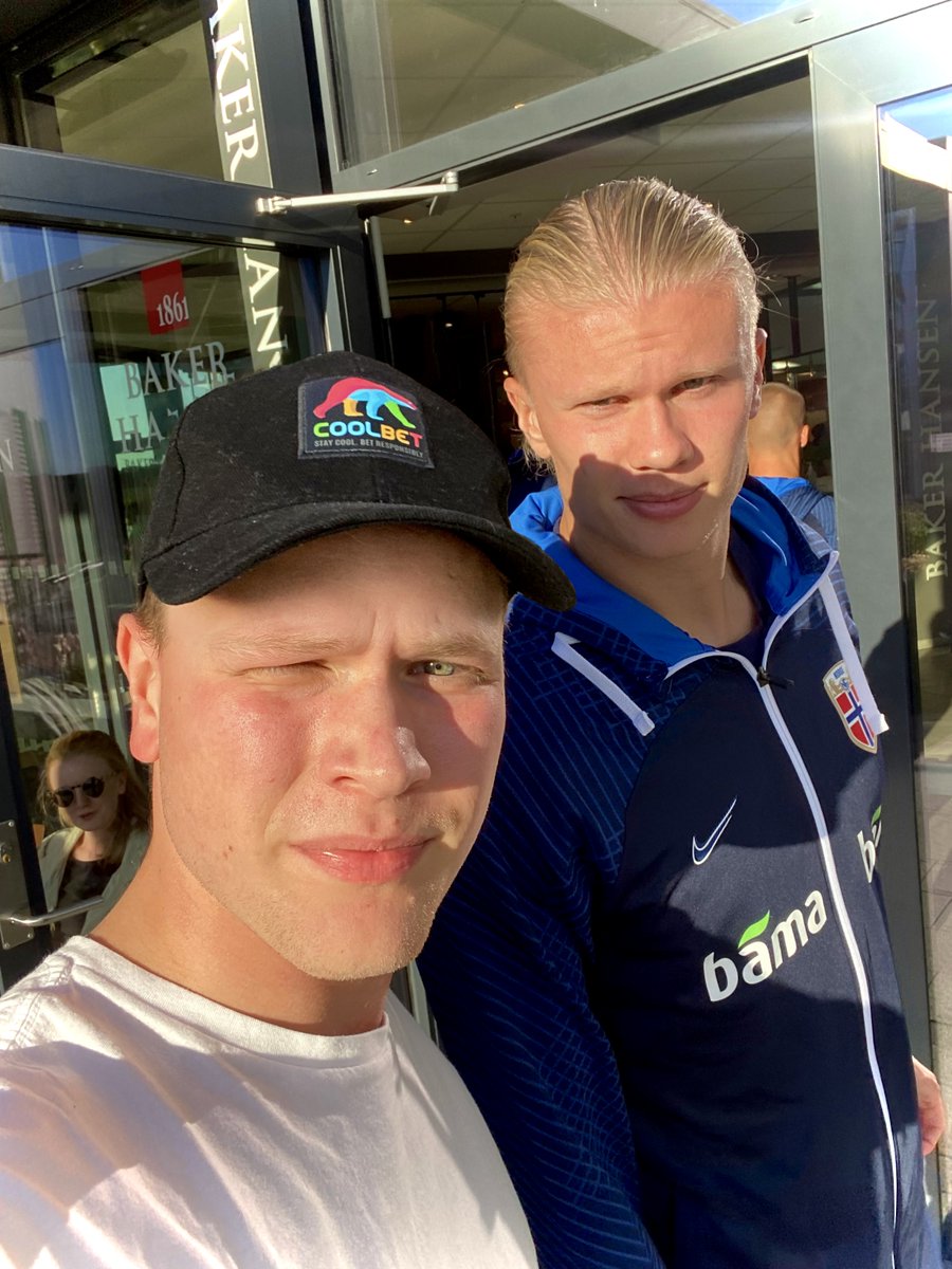 CoolbetIsland's tweet photo. Á meðan Ísland spilar við Albaníu í leik sem enginn veit hvort sé mikilvægur eða ekki spila frændur okkar í Noregi úrslitaleik í sínum riðli. Big Income Pally kíkti á liðið um helgina og segir að Haaland hafi lofað sér marki í kvöld!

Bestu stuðlarnir eru á Coolbet. Áfram Ísland! https://t.co/ozag9hK4Ed