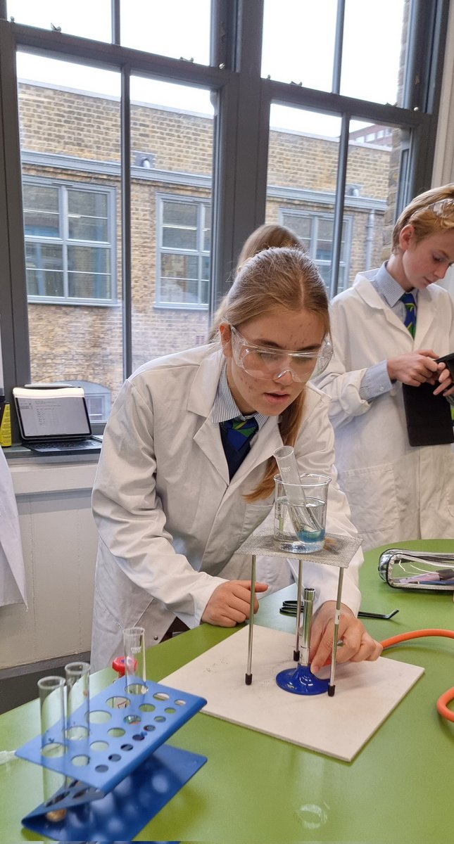 #maidavaleyear10 getting stuck into their food test experiments 🧪🧪👩‍🔬👨‍🔬 <a href="/MaidaValeSchool/">Maida Vale School</a>