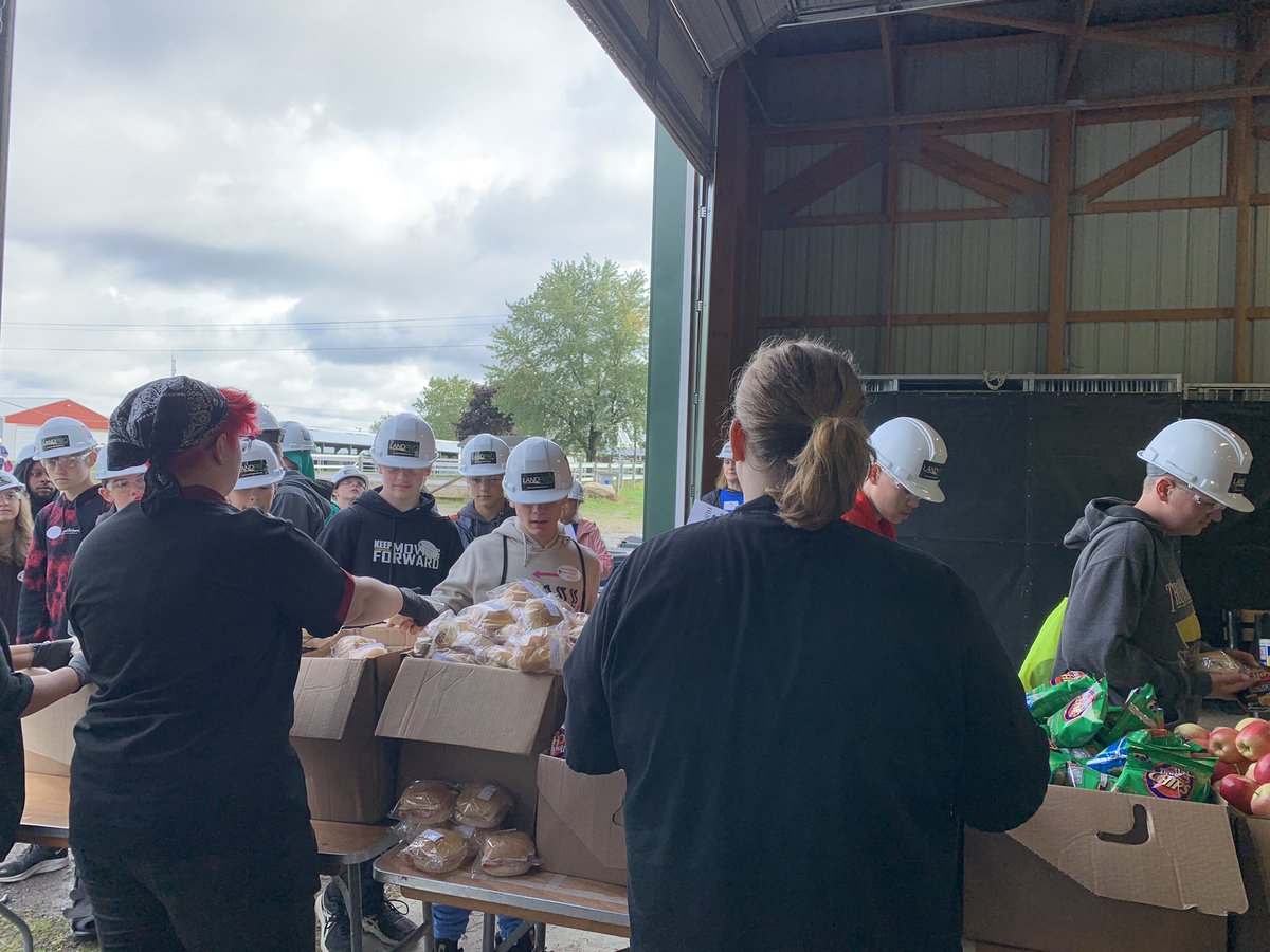 Culinary Arts students prepared lunch for 1200 of their peers at the Glow With Your Hands event in Genesee County! Thank you. #GVBOCES