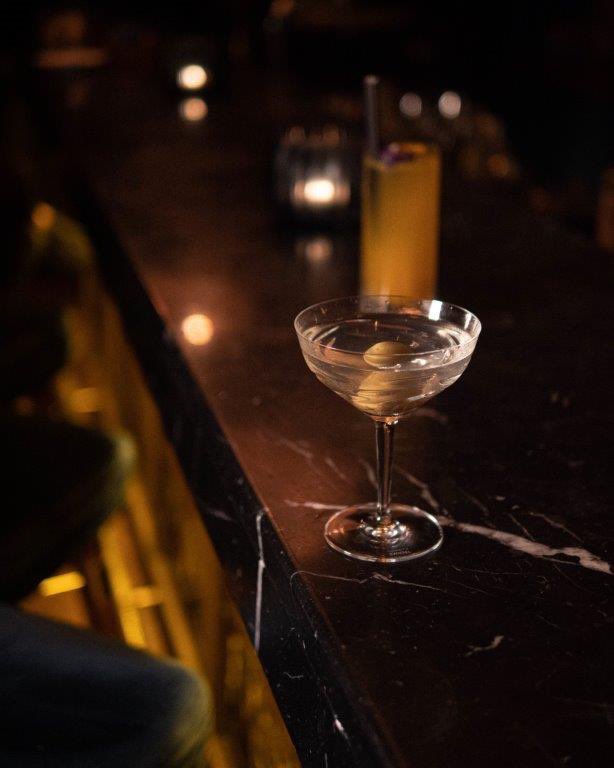 westinvalencia's tweet photo. A pair of cocktails and we resolve the entire world. Cheers 🍸🐟🌾 #mixologist #Seabar #TheWestinValencia https://t.co/wPTokBJPnB