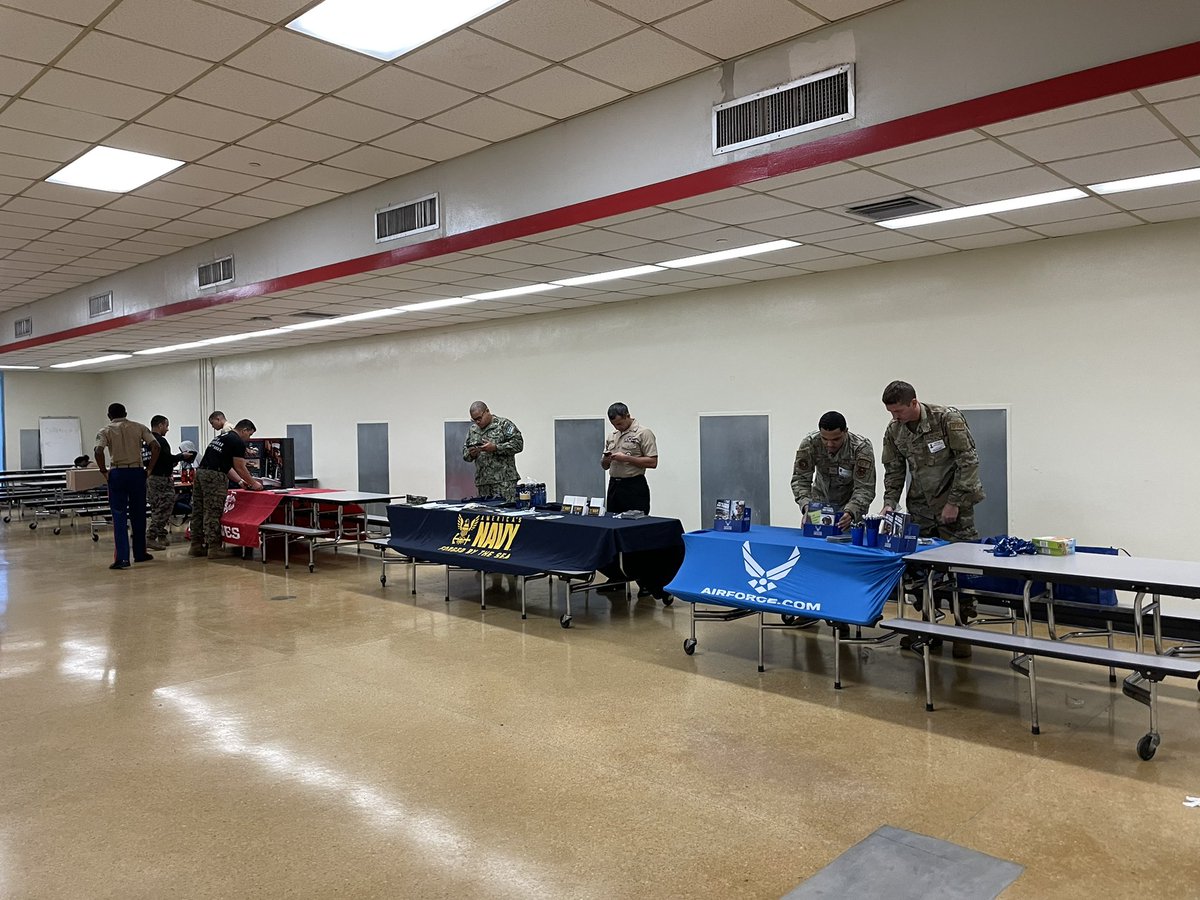 Cruz_DBHS_BRACE's tweet photo. United States Military Branches on Campus Today. Stop by for more info and sign up for the ASVAB! https://t.co/HF1PUnhXNU