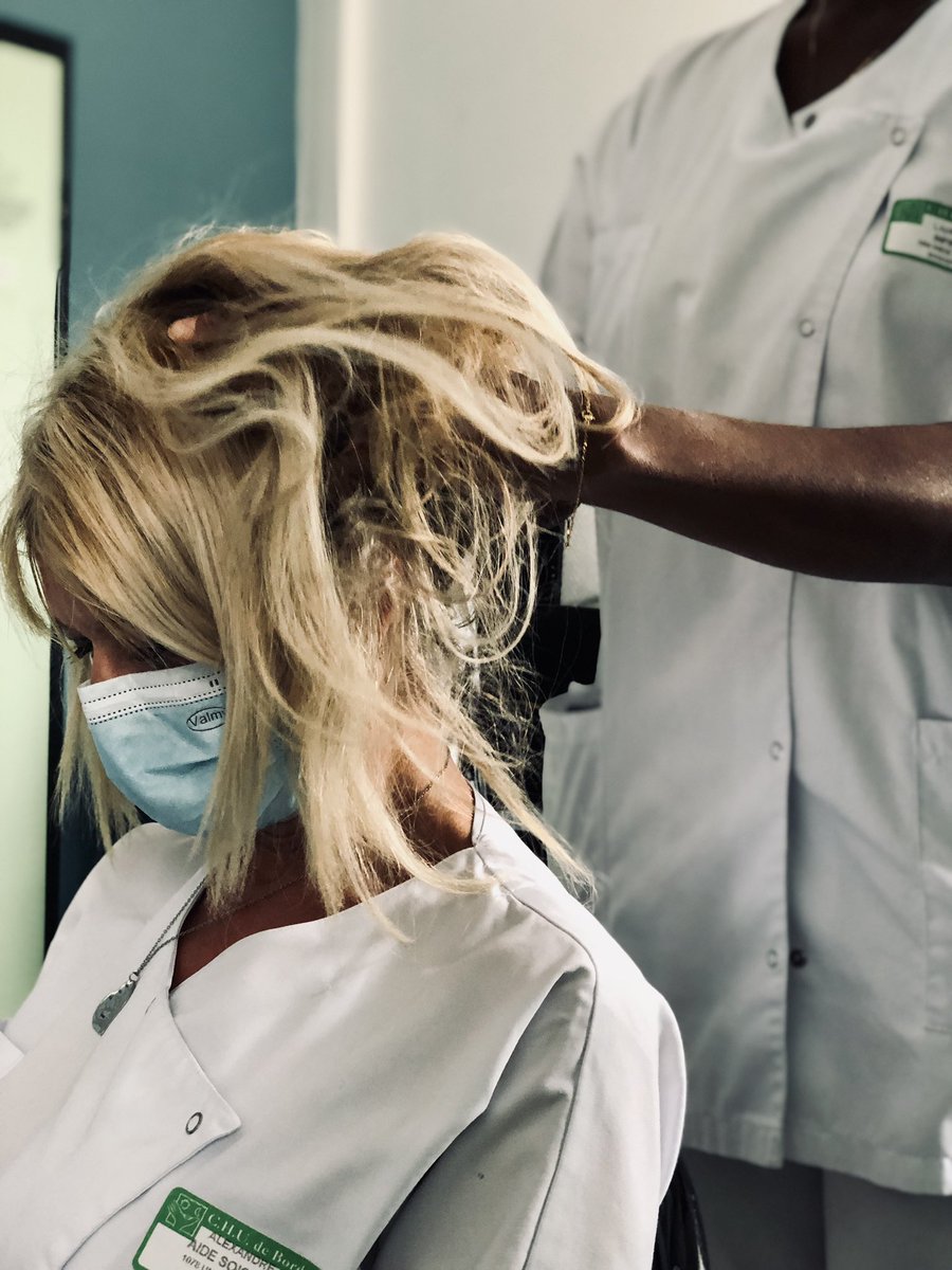 SylvainUzac's tweet photo. Atelier de sensibilisation au #toucher #massage du cuir chevelu🏥

💆🏾‍♀️Pourquoi #masser cette zone du corps? 
💆🏻Quels gestes adopter?
💆🏼‍♂️Comment le proposer?

✅Expérimentation en binôme 
✅Réinvestissement des #formations de 2 #AS avec la #psychologue 
👏👏👏 #aideSoignante #Care https://t.co/dErnlZg8C3