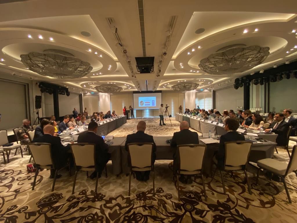 MAHauenstein's tweet photo. At #MineAction Forum, we agreed on the +ve impact of released lands on local development &amp; the socio-economic opportunities they create.

Thanks🇳🇱@hpvanderwoude &amp; @LebMineAction for your commitment to save lives &amp; ensure productive use of lands released from explosive ordnance. https://t.co/I7TOkDCqrV