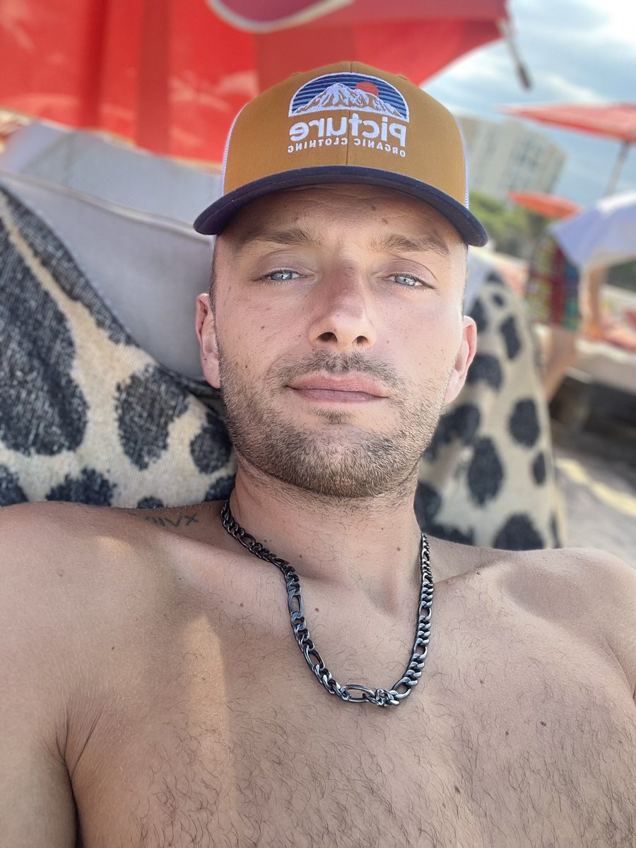 Legusdu6612's tweet photo. Hey 😎
#French #gay #LGBT #man #gay https://t.co/mQgO4T7cle