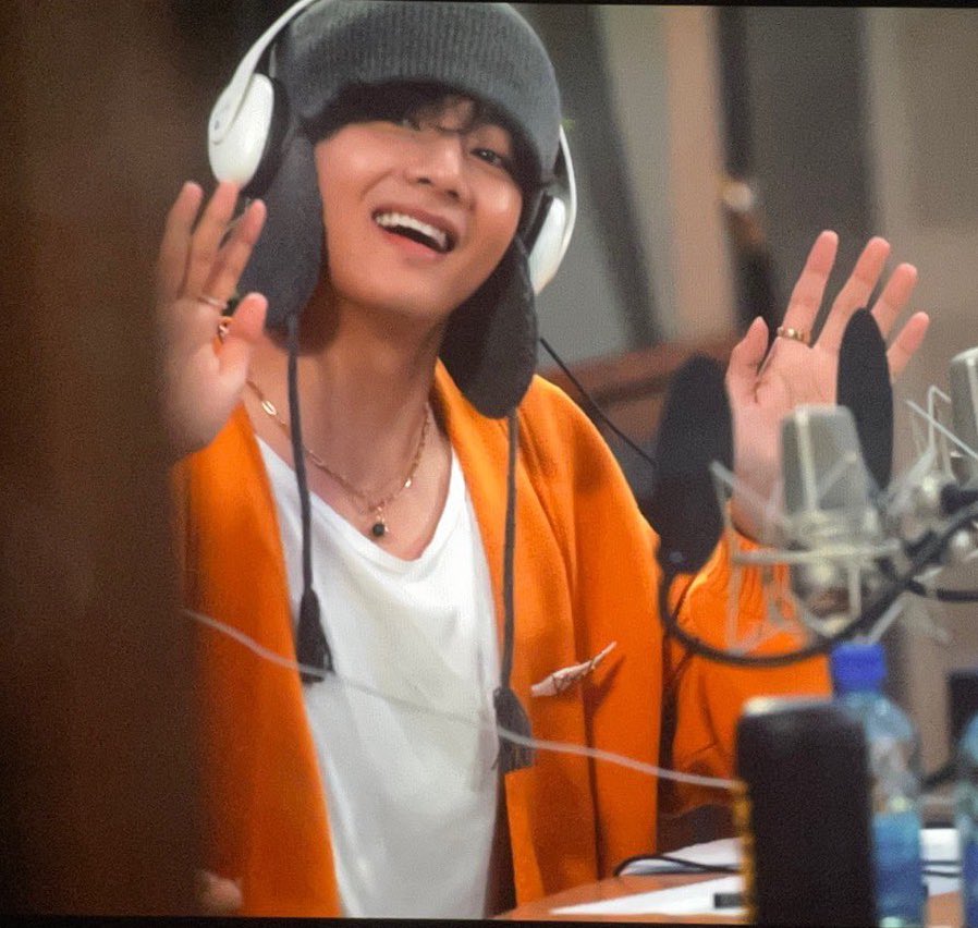 Jtkhunter_'s tweet photo. TAEHYUNGIE DICIENDO QUE NO TIENE NINGUNA PREOCUPACIÓN Y QUE ESCUCHA A MENUDO ÁNGEL BABY DE TROYE SIVAN.

JAJAJAJAJAJAA TOUCHÉ 😌

A TUS PIES KING TAEHYUNG!! 👑 https://t.co/qu1W3Wl24J