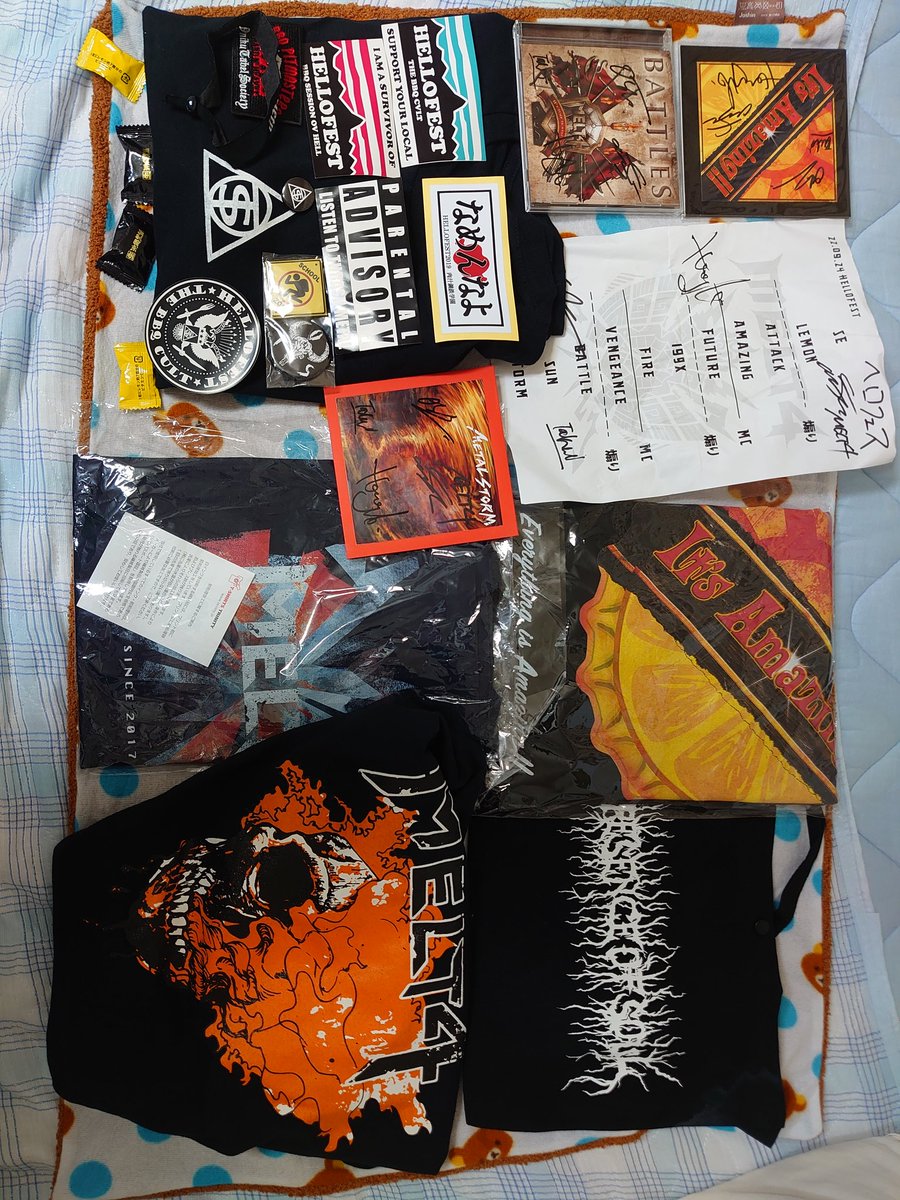 silvimetal's tweet photo. 9/24、25戦利品
#ヘロフェス2022
#hellofest
@Melt4official
2枚目は偶然東京で遭遇したシルちゃん@5150sil_metal からの北海道土産。サッポロクラシックはバスの中で美味しく頂きましたw https://t.co/HlELaZNTk1
