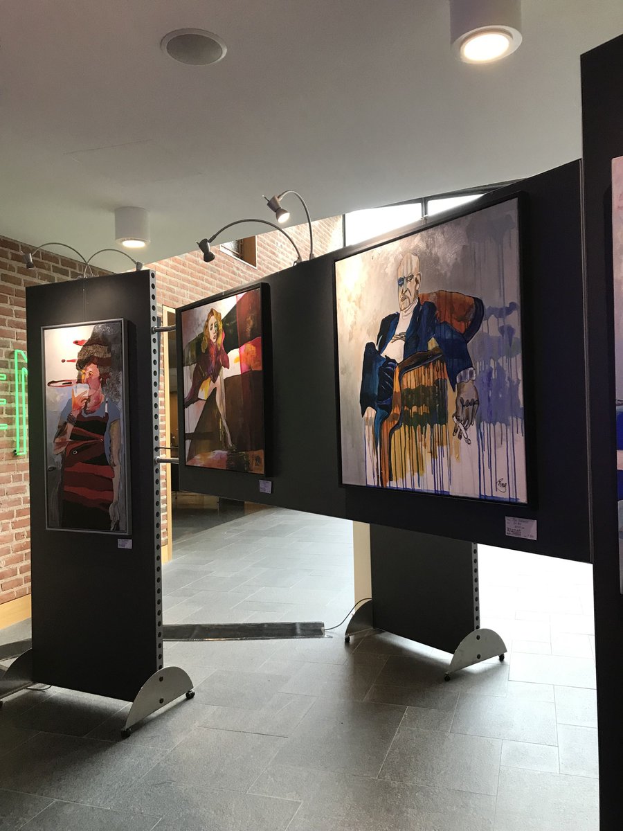 Kom jij ook kijken naar de prachtige expositie van de kunstenaars uit de Kunstfabriek in Nijverdal? De expositie is tot en met 24 oktober te bewonderen in de hal van het Huis voor Cultuur en Bestuur. 
#cultuur #expositie #kunstfabriek