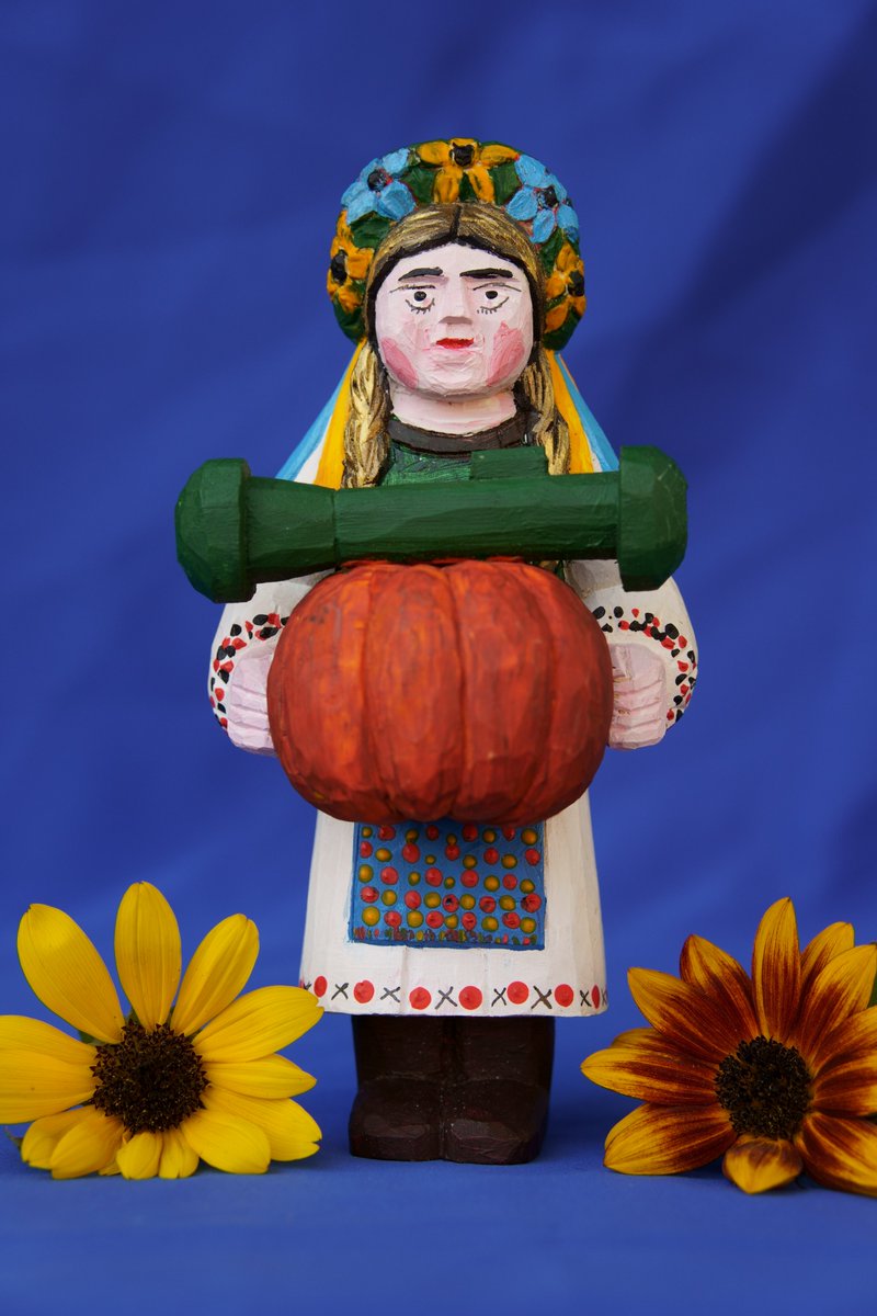 ArtSoulUkraine's tweet image. Maiden with Pumpkin, created by Ivan Vyshyvanyuk, will be auctioned off on Halloween. The tradition of rejecting a marriage offer with a pumpkin has been adapted with a war theme, offering Russia a pumpkin to reject its claim on Ukraine. #ukrainesaidno #shamelection