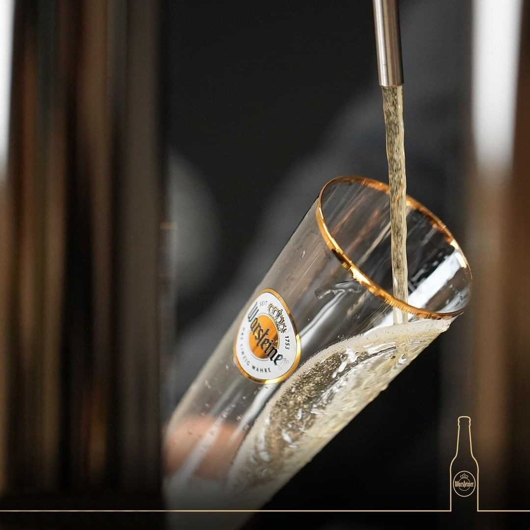 WARSTEINER_UK's tweet photo. File this under images you can hear, smell, and taste - the buzz of the bar, the gentle fizz of beer, the smell of those fresh hops, and the refreshing taste of that first sip of Warsteiner. 

#Beer Warsteiner https://t.co/xb5STh222H