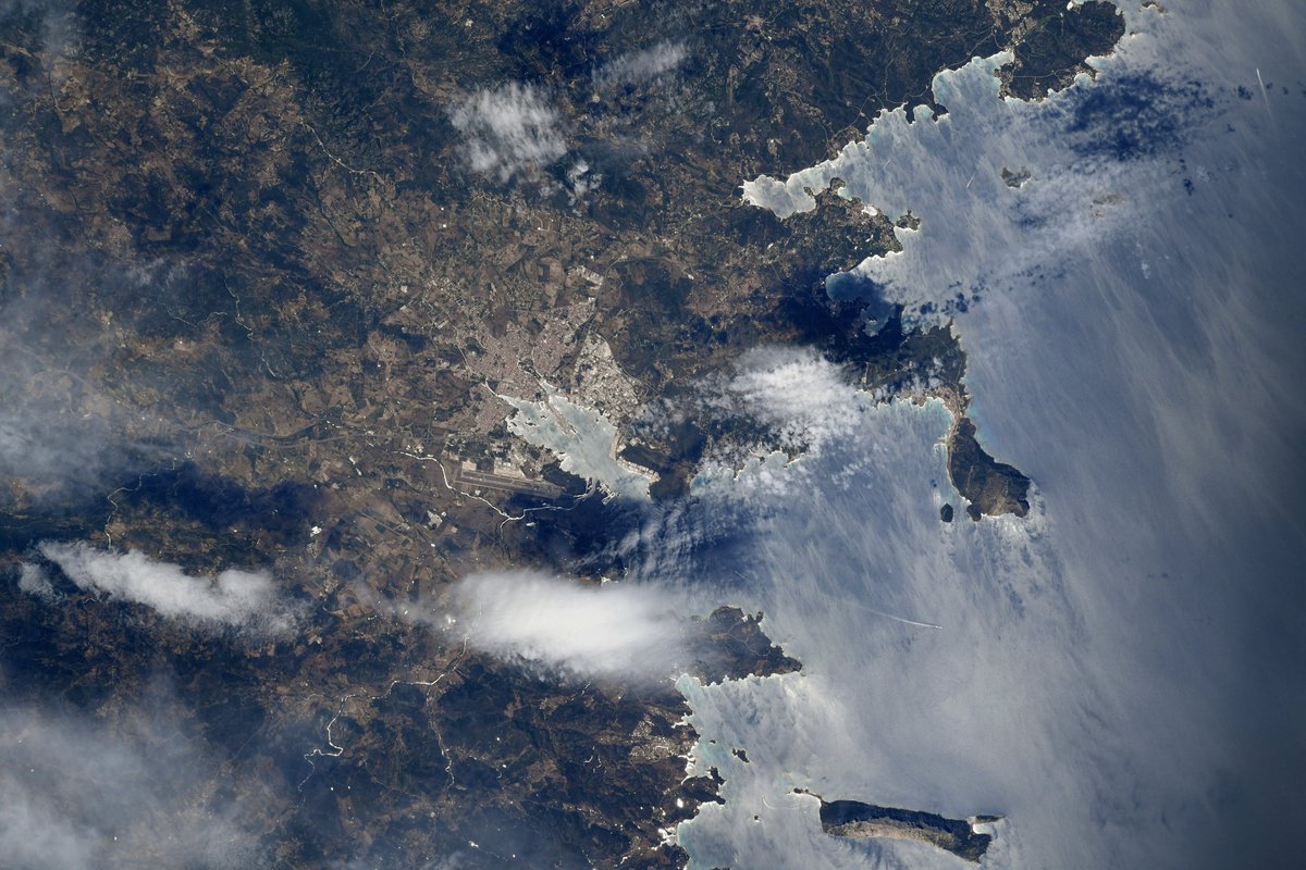 AstroSamantha's tweet photo. A tour of Sardinia's coasts &amp; islands: from the Maddalena Archipelago to the coastal city of Olbia with beautiful Costa Smeralda &amp; the islands of San Pietro &amp; Sant'Antioco in the Sulcis Archipelago. Un giro delle coste e delle isole! #CiaoSardegna #CiaoItaly #MissionMinerva https://t.co/kraqL09W1Y