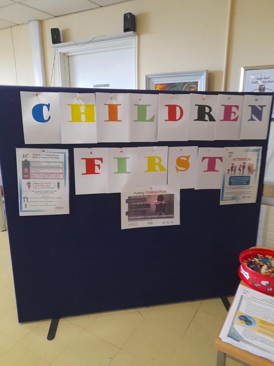 hospital_kerry's tweet photo. Supporting #childrenfirstawarenessweek
in UHK, were Daisy O Sullivan, Angela O Connor and Siobhan Smyth - UHK Medical Social Workers
The team hosted Mandated Persons Online Workshops and information sessions, with further workshops to take place in Oct, Nov & Dec https://t.co/cOGfFkwH76