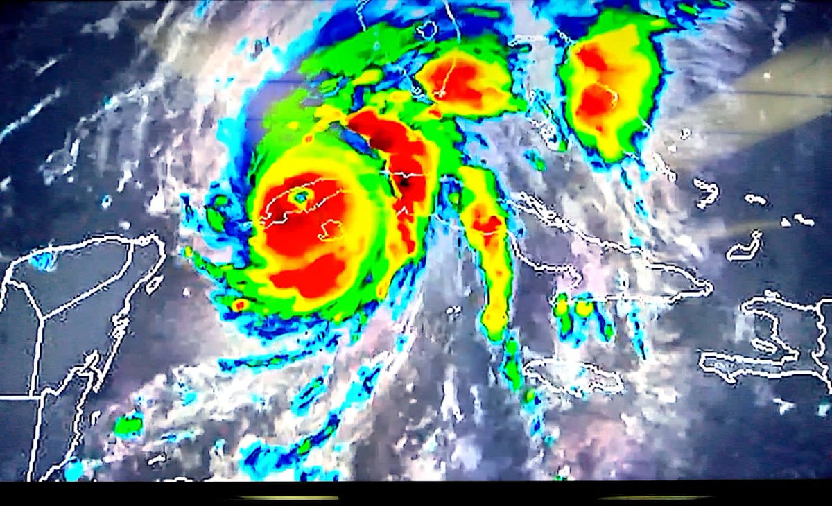 JoelSuarezPelle's tweet photo. #Cuba🇨🇺 y su pueblo incansable se alista para apoyar a los pinareños, juntos saldremos de este nuevo desafío. El #Huracan #Ian inicia la salida de territorio cubano, persiste el peligro. #FuerzaPinar https://t.co/WIebOn0ulm