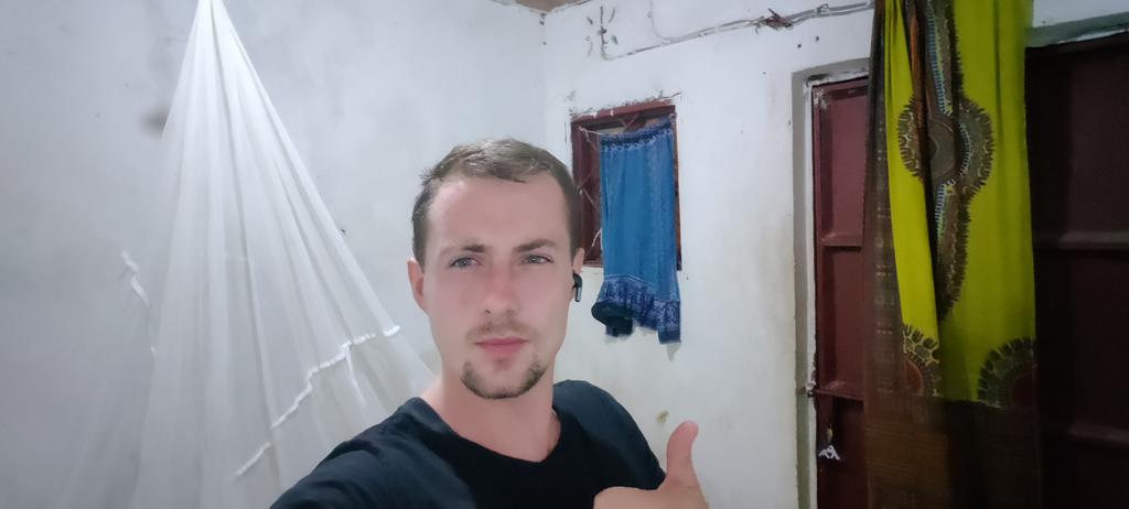 real_lord_miles's tweet image. Absolute bargain south Sudanese hotel, even has electricity for 4h at night daily! Pillow is chunky somehow.