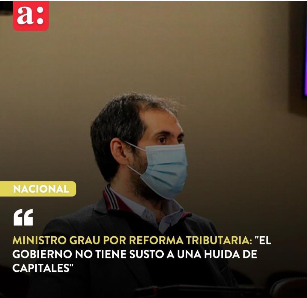 Ministro de Economía dice no importa q los capitales se vayan del país. A esta persona tenemos a cargo de la economía de Chile, el mismo q dijo no importaba que suba el Dólar porque en chile se usa el peso. Ministro tiene la inflación en las nubes e inversión en el suelo, ocúpese