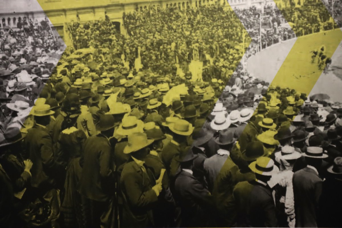 whirlwind1899's tweet photo. When racing abroad and sometime in U.S.A, Major Taylor was the biggest draw of an audience longing for drama . 
Promoters saw in this an opportunity to make more dollars and sometimes advertised the races as BLACK VS WHITE .

More archives like this at : https://t.co/Xx3RMeVQed https://t.co/6mXCDLjzhI